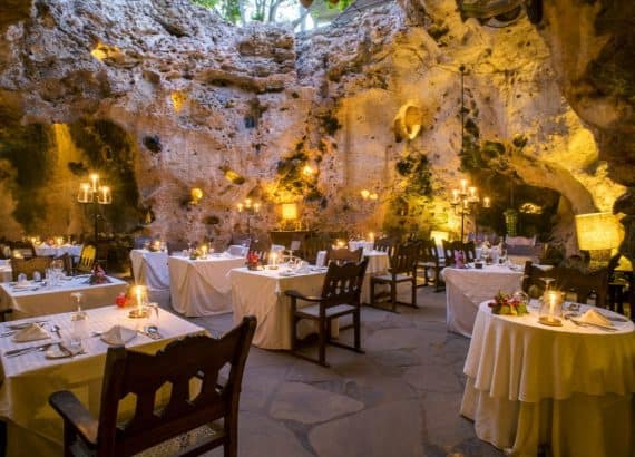 Ali-Barbour's-Cave: il ristorante in una grotta in Kenya