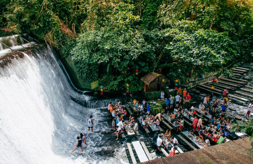 Labasin Waterfall Restaurant, il ristorante filippino ai piedi della cascata sul Bulakin River