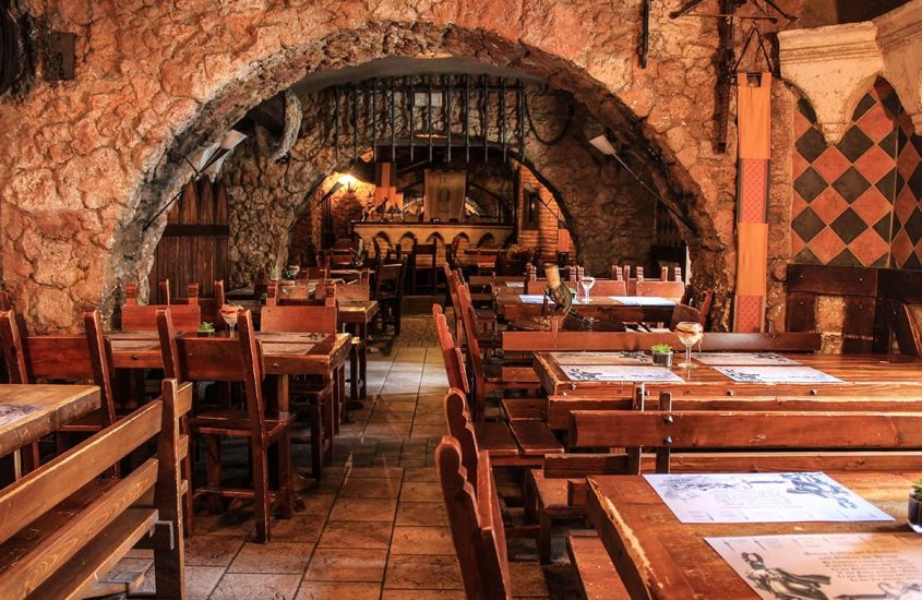 avalon ristorante medievale roma