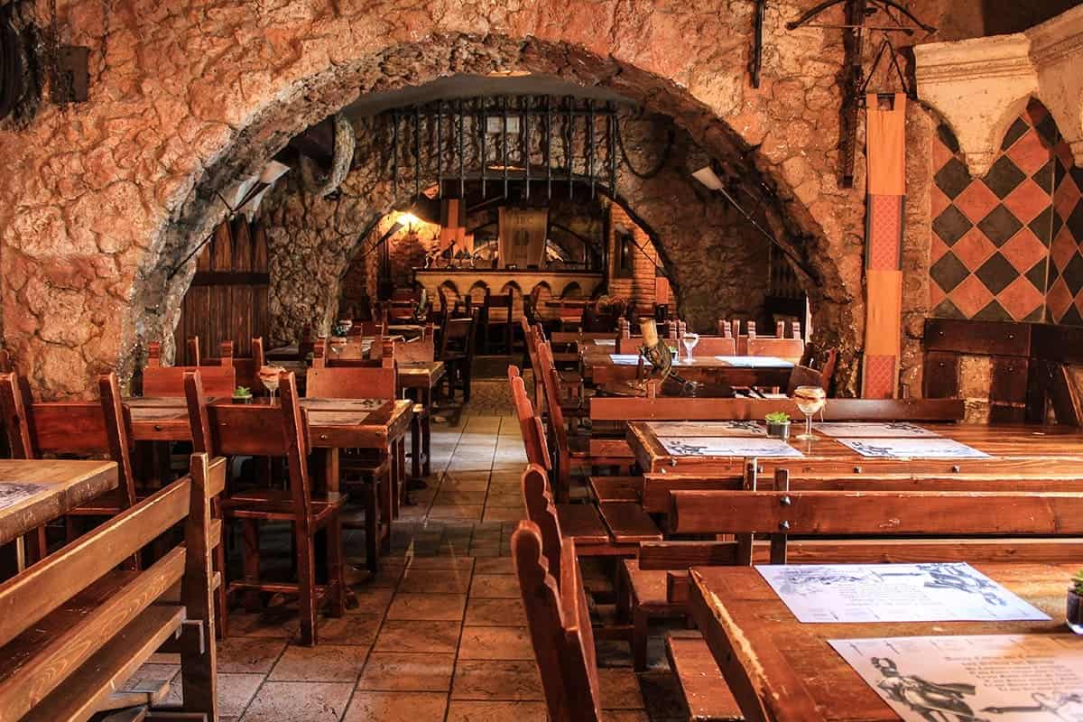 avalon ristorante medievale roma