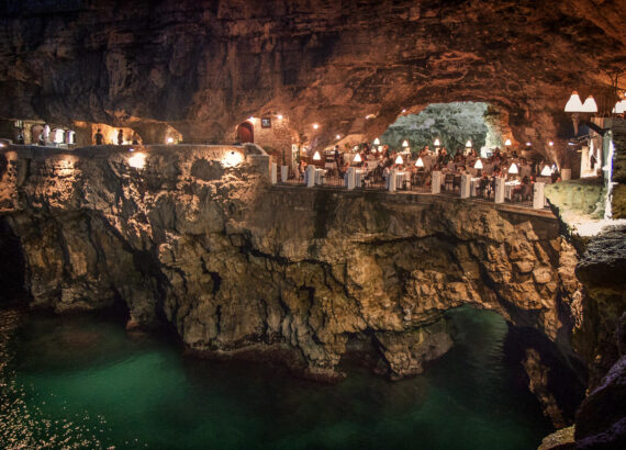restaurant polignano a mare grotta palazzese