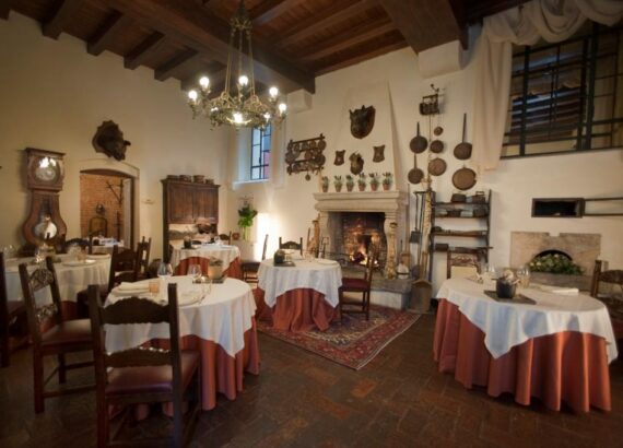 antica ala cena medievale